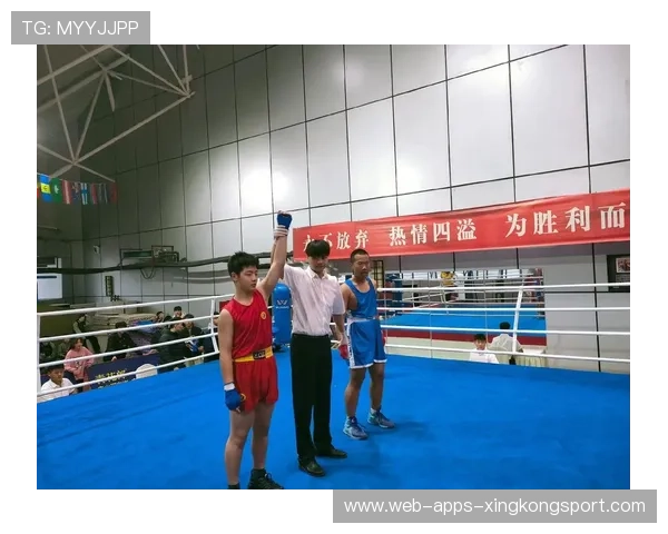 拳击擂台上的“瞬间判断”决定胜负得分