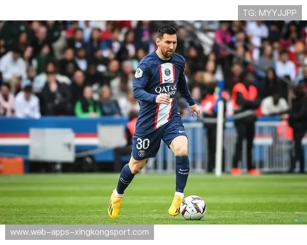 梅西参加慈善球赛亲自进球后把球送给病童,泪目瞬间 梅西参加慈善球赛亲自进球后把球送给病童,泪目瞬间