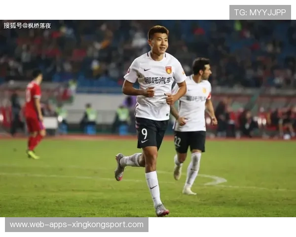 教练私下表扬一名边锋的训练态度,或将收获出场时间 教练私下表扬一名边锋的训练态度,或将收获出场时间