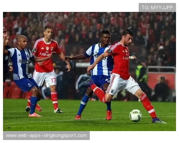 本菲卡通过精准传球打开局面，打造足球艺术的巅峰之作