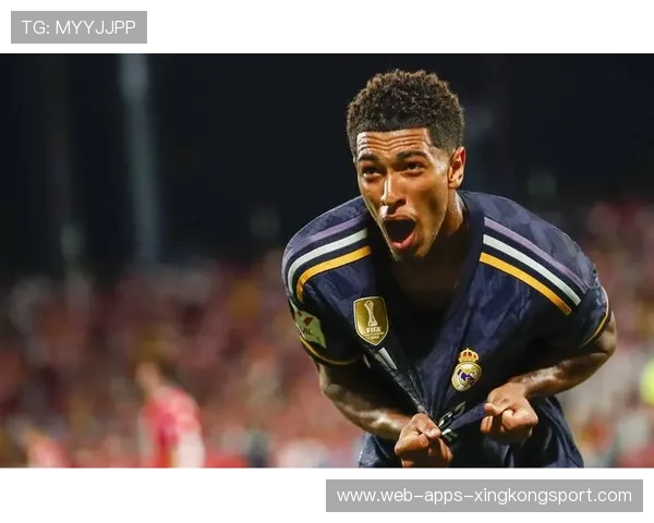 皇马贝林厄姆中路摆脱后一脚弧线球挂角：激情与技艺的现代前锋瞬间