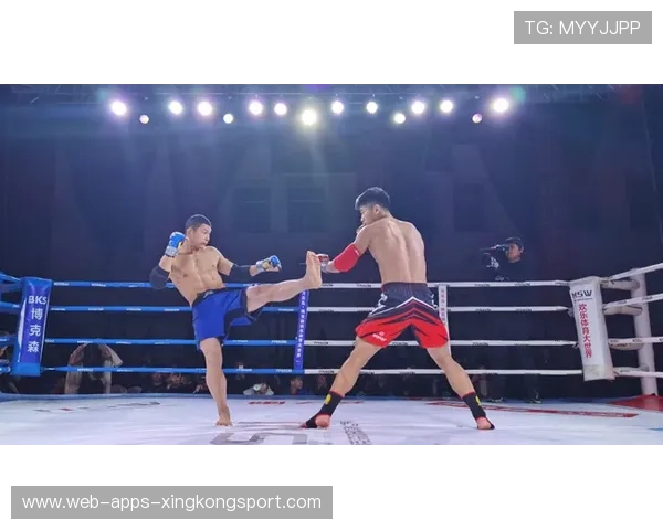 拳击擂台惊现“回旋勾拳”一击定江山